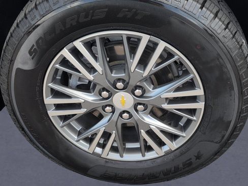 Used 2024 Chevrolet Traverse LT FWD image 37