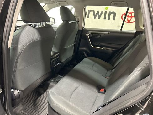 Used 2021 Toyota RAV4 LE image 21