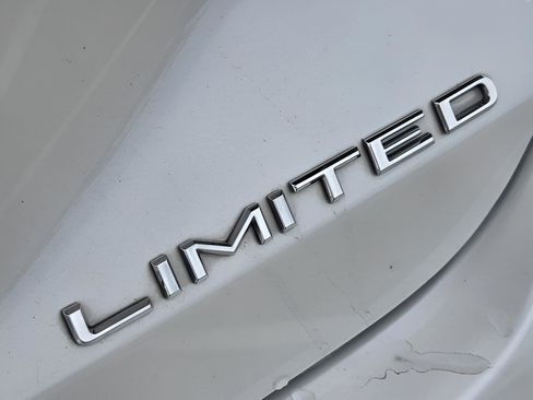 Used 2022 Toyota Avalon Limited FWD image 32