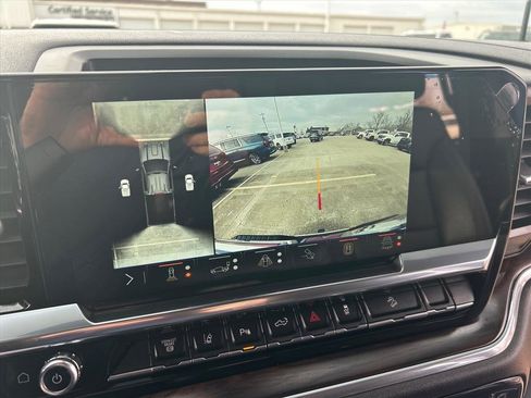 Used 2024 GMC Sierra 2500 SLT w/ SLT Premium Package image 26