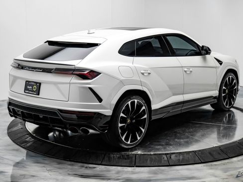 Used 2022 Lamborghini Urus image 18