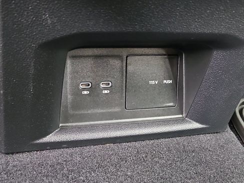 Certified 2023 Volkswagen Atlas Cross Sport SEL Premium R-Line AWD/4WD image 19