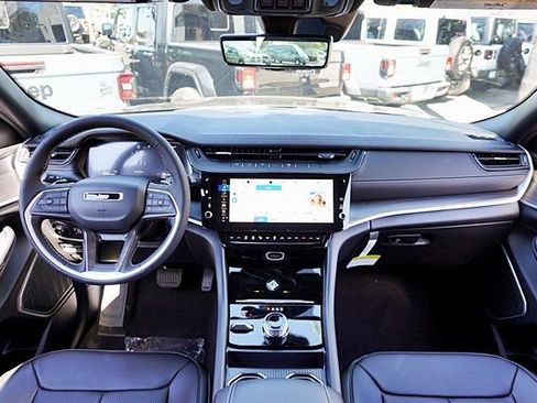 New 2026 Jeep Grand Cherokee Limited w/ Luxury Tech Group II image 24