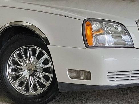 Used 2005 Cadillac De Ville FWD image 2