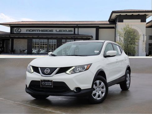 Used 2019 Nissan Rogue Sport S image 1