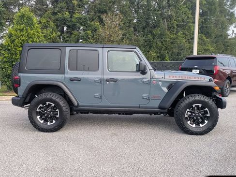 Used 2024 Jeep Wrangler Unlimited Rubicon w/ Technology Group AWD/4WD image 3
