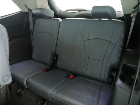 Used 2020 Buick Enclave Essence w/ Sound and Sites Package image 18