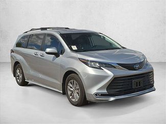 Used 2022 Toyota Sienna XLE FWD video 3