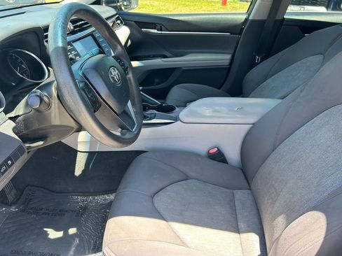 Used 2018 Toyota Camry LE FWD image 11