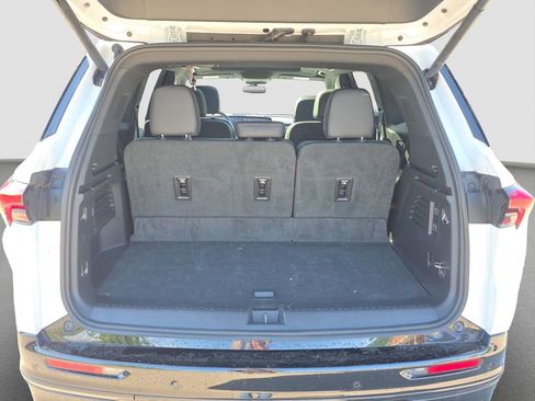 Used 2025 Buick Enclave Sport Touring w/ Power Package AWD/4WD image 17