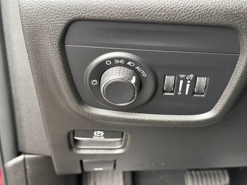 Used 2024 Jeep Grand Cherokee Laredo X AWD/4WD image 18