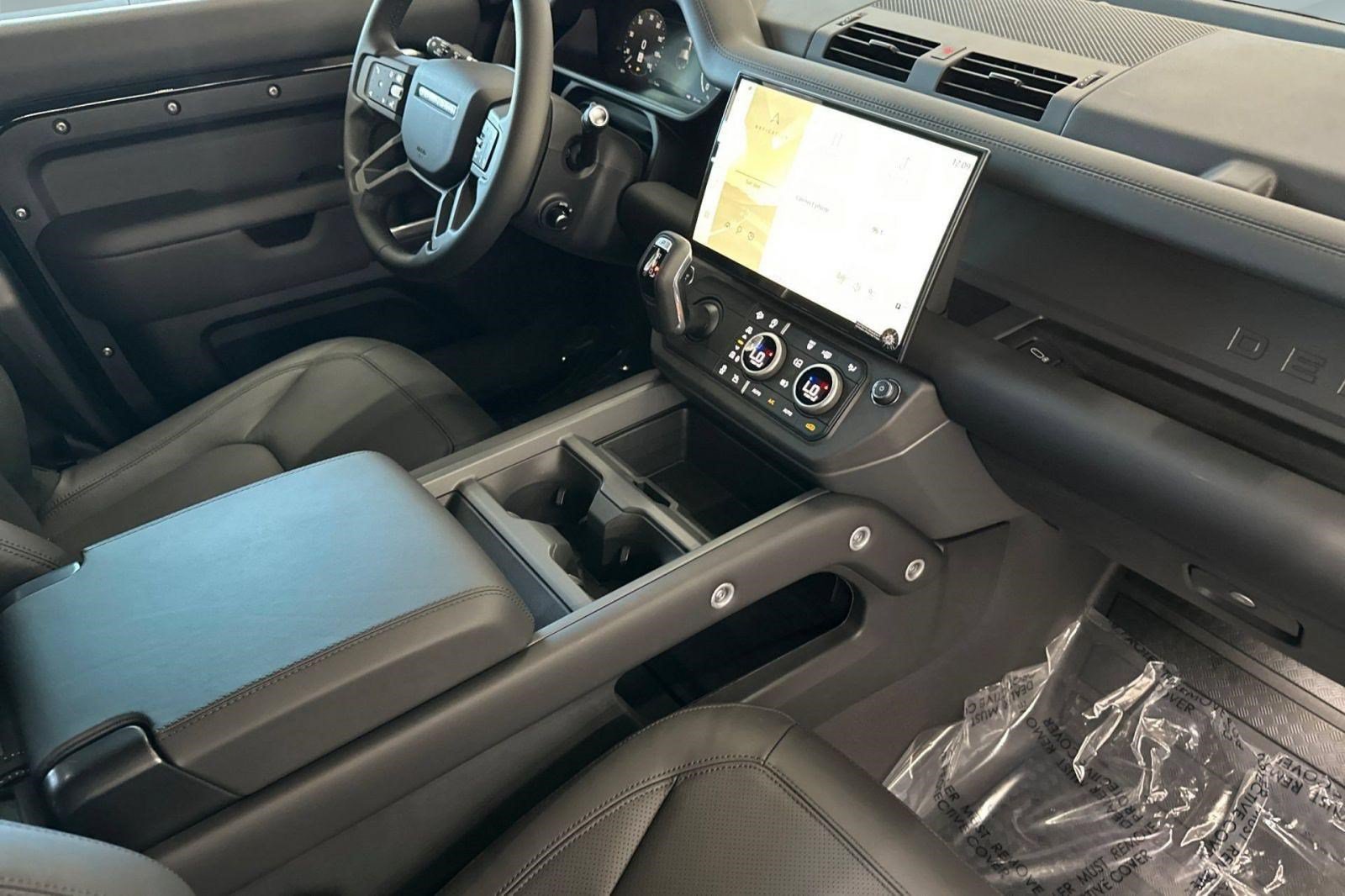New 2026 Land Rover Defender 110 X-Dynamic SE AWD/4WD image 29