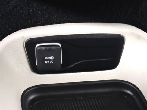 Used 2024 Chrysler Pacifica Touring-L FWD image 25