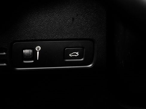 Used 2021 Volvo XC40 T5 Inscription w/ Climate Package image 28