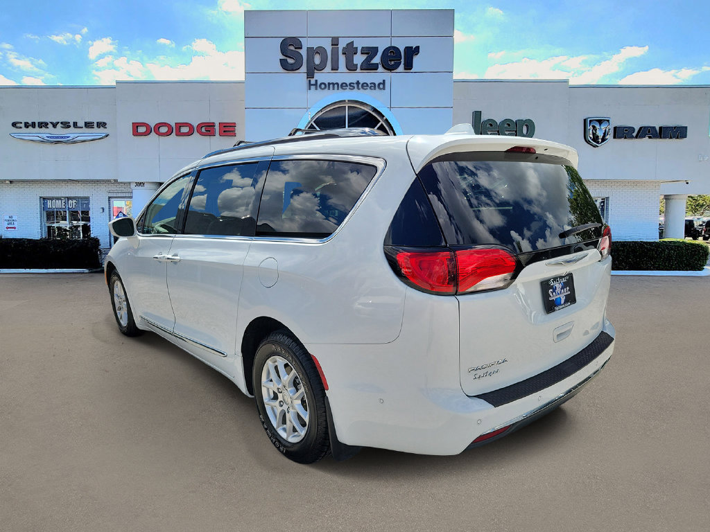 Used 2020 Chrysler Pacifica Touring-L w/ Advanced Safetytec Group FWD image 3