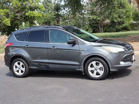Used 2016 Ford Escape SE w/ SE Leather Comfort Package AWD/4WD image 2