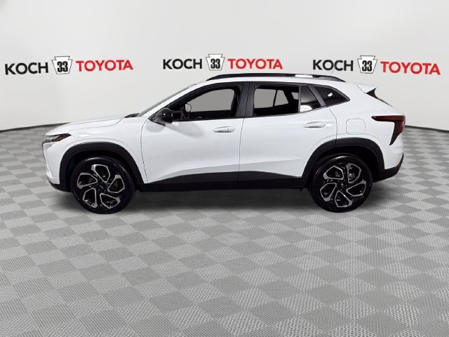 Used 2024 Chevrolet Trax RS w/ Sunroof Package FWD image 4