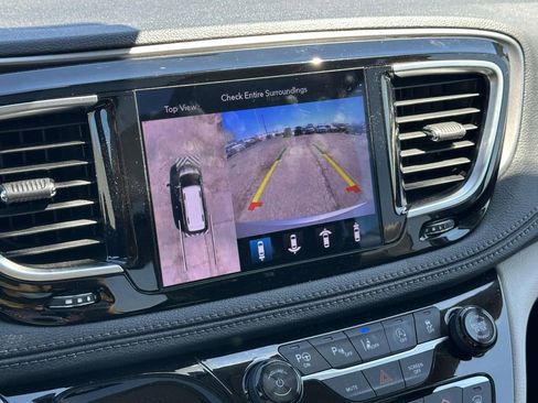 Used 2018 Chrysler Pacifica Limited w/ Tire & Wheel Group image 27