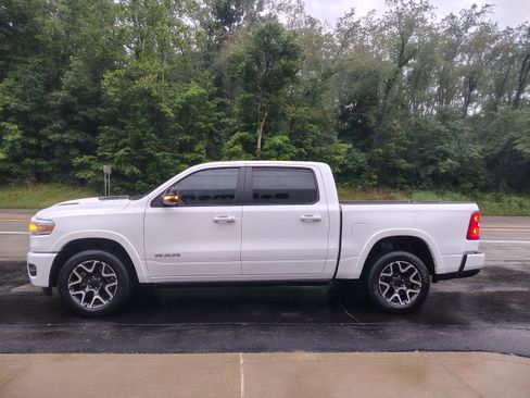 Used 2025 RAM 1500 Laramie AWD/4WD image 7