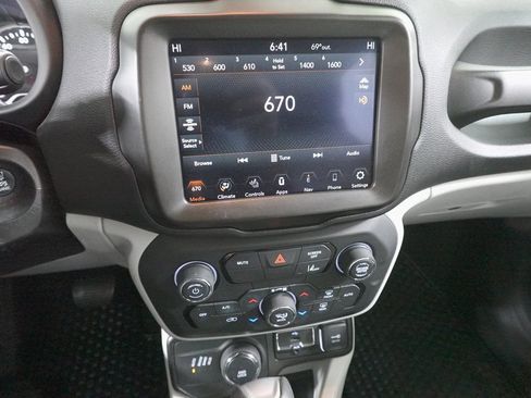 Used 2022 Jeep Renegade Latitude w/ Convenience Group image 16