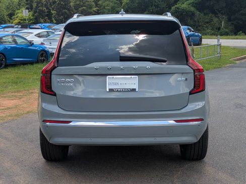 Used 2026 Volvo XC90 B5 Core AWD/4WD image 5