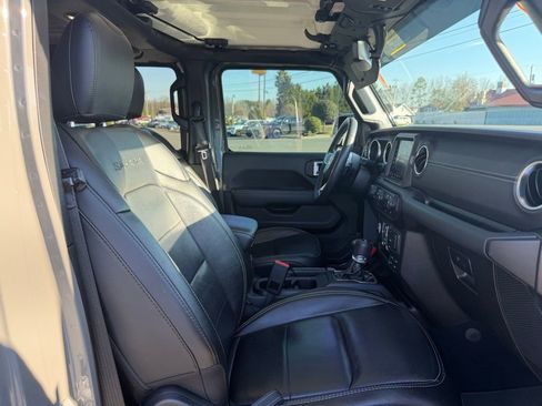 Used 2023 Jeep Wrangler Unlimited Sahara w/ Cold Weather Group AWD/4WD image 33