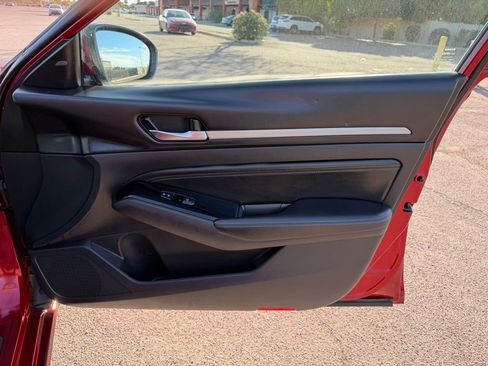 Used 2020 Nissan Altima 2.0 Platinum image 21