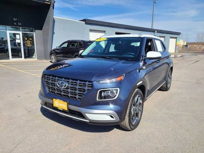 Used 2023 Hyundai Venue Limited w/ Cargo Package