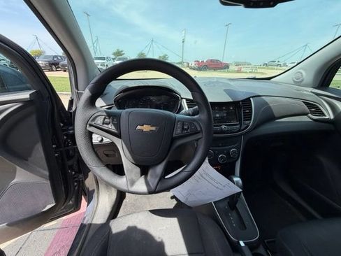 Used 2019 Chevrolet Trax LT w/ LPO, Cargo Package FWD image 14