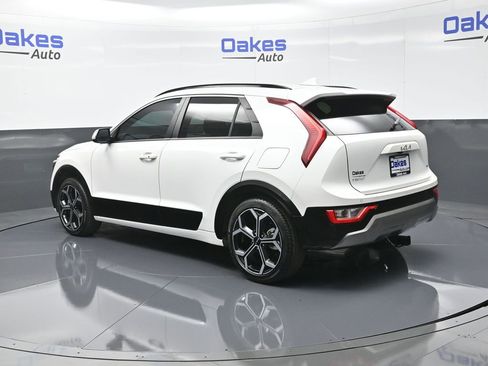 Certified 2023 Kia Niro EX Touring image 6