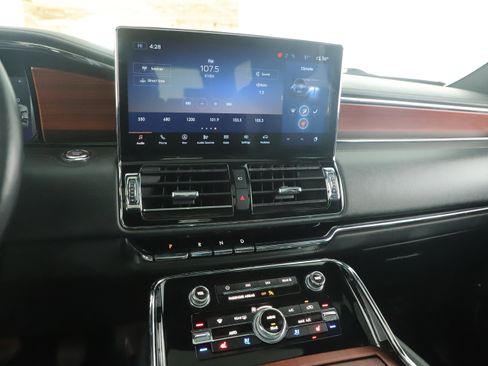 Used 2023 Lincoln Navigator Reserve image 17