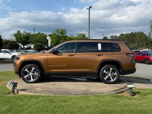 New 2026 Jeep Grand Cherokee L Limited w/ Luxury Tech Group II AWD/4WD image 4