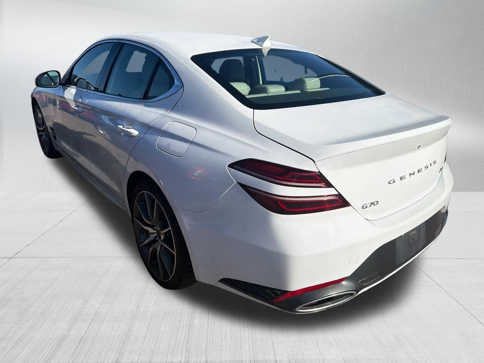 Used 2025 Genesis G70 2.5T AWD/4WD image 2