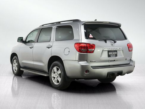 Used 2010 Toyota Sequoia SR5 AWD/4WD image 4