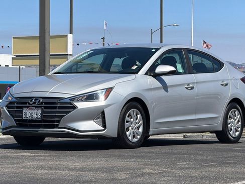 Used 2019 Hyundai Elantra SE w/ Cargo Package FWD image 9