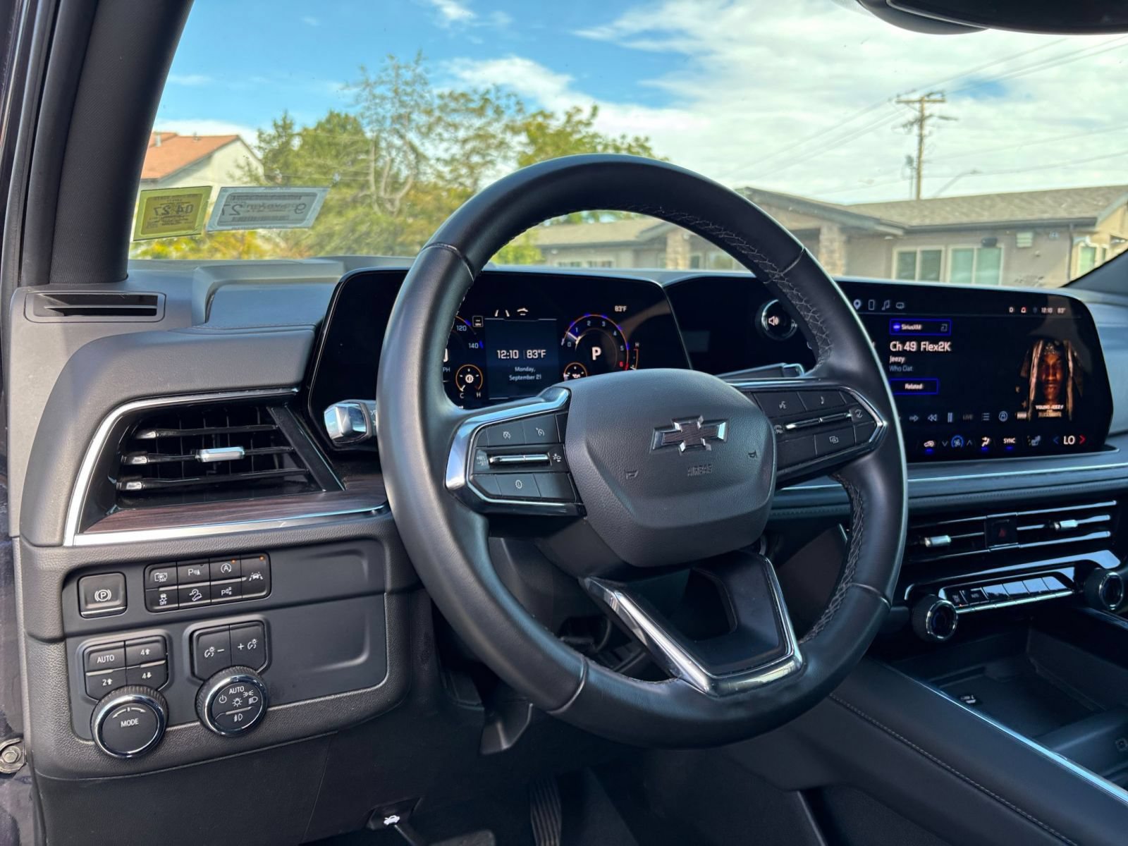 Used 2025 Chevrolet Tahoe Z71 AWD/4WD image 37