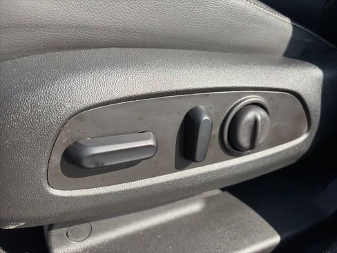 Used 2023 GMC Acadia SLT w/ LPO, Floor Liner Package FWD image 10