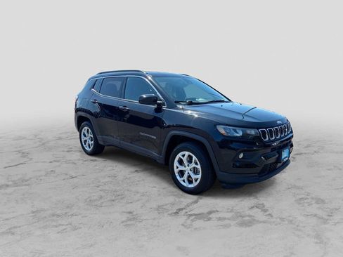 Used 2024 Jeep Compass Latitude AWD/4WD image 2