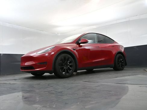 Used 2021 Tesla Model Y Long Range AWD/4WD image 18