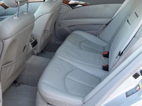 Used 2004 Mercedes-Benz E 500 Sedan image 33