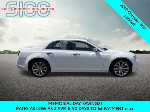Used 2019 Chrysler 300 Limited RWD image 7