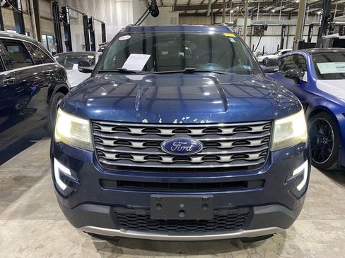 Used 2017 Ford Explorer XLT w/ Equipment Group 201A FWD image 16