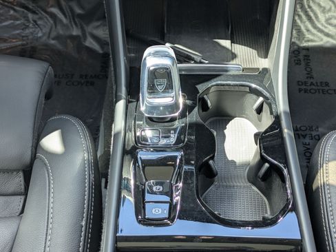 Used 2023 Volvo XC40 B5 Ultimate w/ Protection Package Premier AWD/4WD image 24