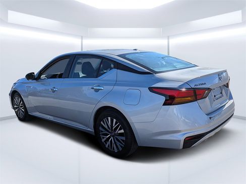 Used 2024 Nissan Altima 2.5 SV image 5