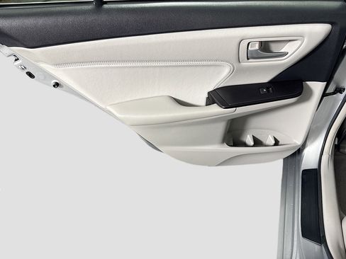 Used 2017 Toyota Camry XLE FWD image 26