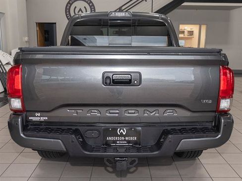 Used 2017 Toyota Tacoma TRD Sport AWD/4WD image 23