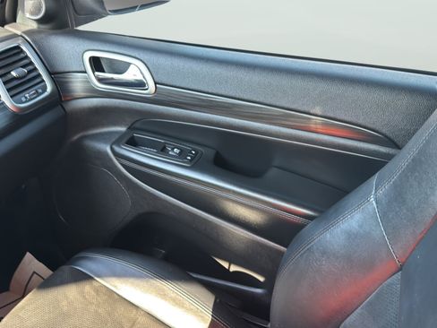 Used 2019 Jeep Grand Cherokee Altitude RWD image 17