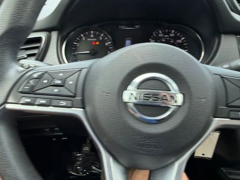Used 2017 Nissan Rogue S FWD image 17