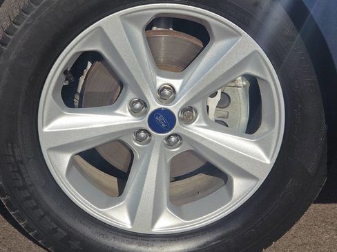 Used 2018 Ford Edge SE image 9