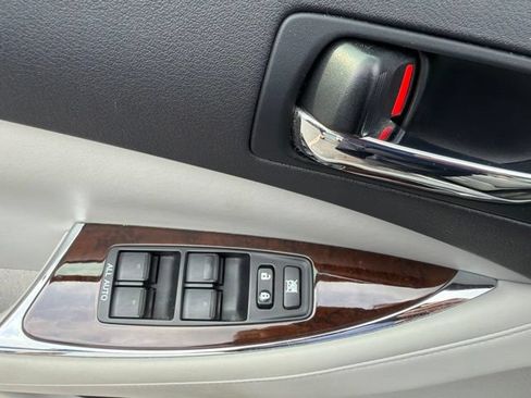 Used 2011 Lexus ES 350 w/ Preferred Accessory Package FWD image 8